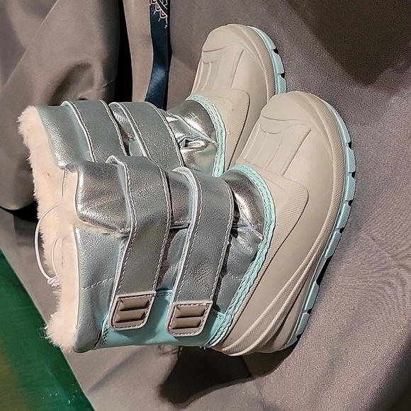 NWT light blue and Grey boots - Picture 1 of 2